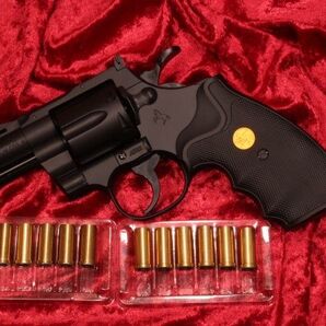 槇村香仕様 クラウンモデル コルト パイソン 2.5インチ 薬莢型メタルカートリッジ エアリボルバー 18歳以上 357マグナム