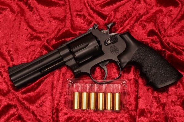 あぶない刑事 タカ仕様 クラウンモデル S&W M586 4インチ エアリボルバー 18歳以上 薬莢型メタルカートリッジ