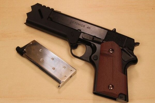 リコリスリコイル 千束の銃風 東京マルイ デトニクス.45 コンバットマスター ガスブローバック GBB 錦木千束 千束の銃