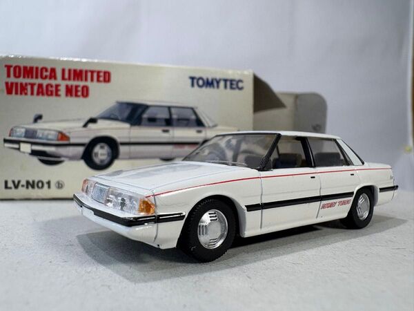 トミーテック LV-N01b マツダ ルーチェ ホワイト1/64スケール トミカリミテッドヴィンテージNEO 211587
