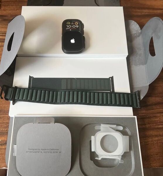 美品 Apple Watch Ultra 2 GPS+Cellularモデル 49mm ブラックチタニウムケース