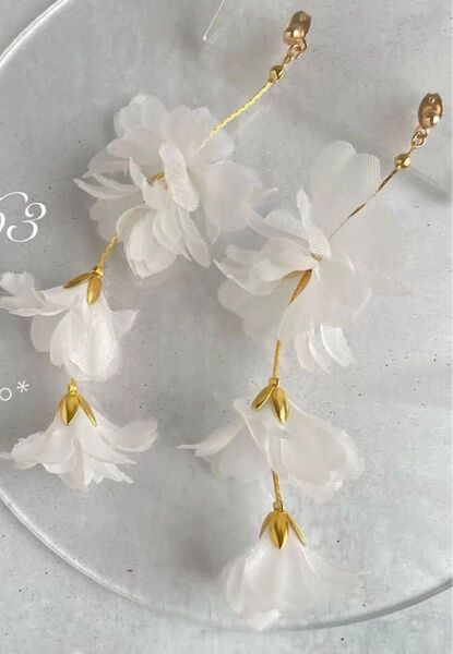 ブライダル 結婚式 ウェディング イヤリング ゴールド 花 フラワー 白 美品