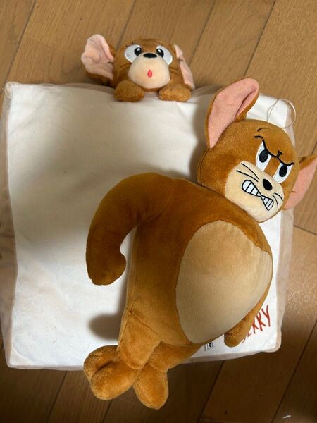 トムとジェリーのジェリーのぬいぐるみです!!以前セブンの一番くじで当たったものとなります!思ったより大きいサイズです!