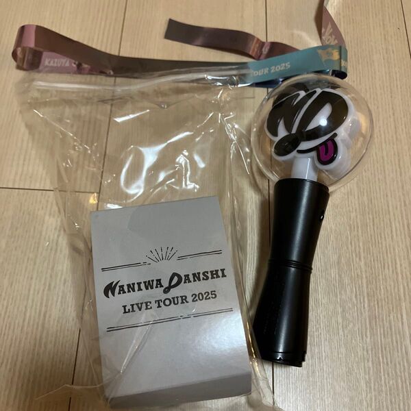 なにわ男子 LIVE TOUR 2025 BON BON VOYAGE ペンライト点灯確認済 使用1公演のみ 銀テープ1本付き