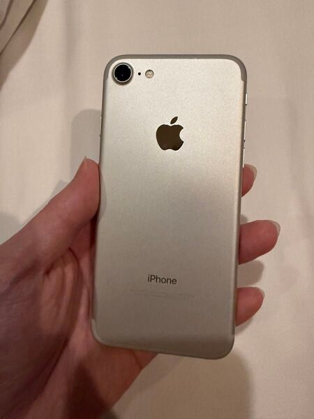 超美品 SIMフリー iPhone7 32GB ネットワーク利用制限◯一括購入品 バッテリー最大容量89%