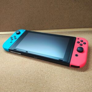 初期型 Nintendo Switch ネオンレッド、ネオンブルー