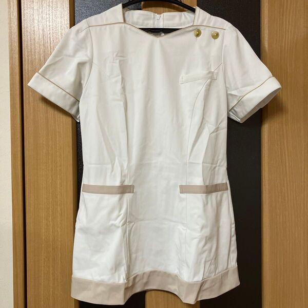 値下げ ナガイレーベン チュニック ホワイト×ベージュ 美品 ナース服 Mサイズ ホワイト NAGAILEBEN