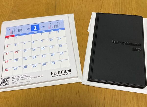 2025年 卓上カレンダー&手帳 各1