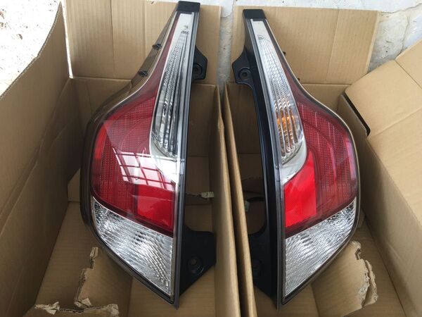 アクアNHP10 中期左右 テールレンズ