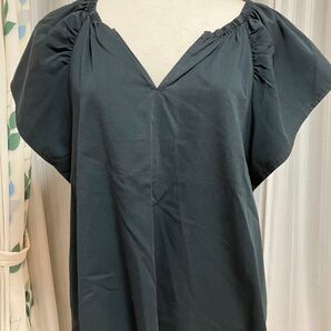新品未使用タグ付き バナナリパブリック ダークグレー トップス Mサイズ