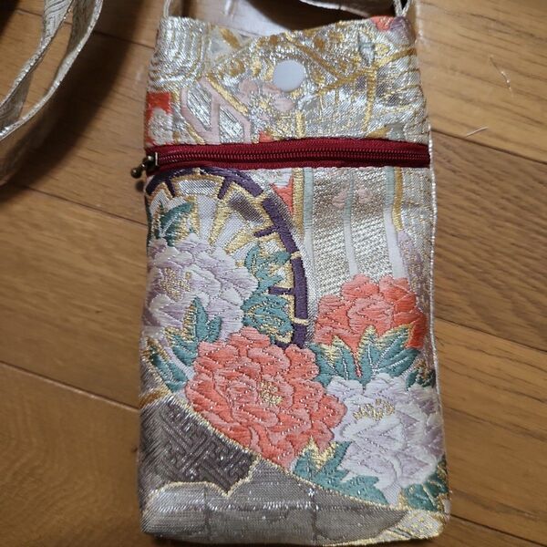 ハンドメイド帯リメイク花柄刺繍スマホ入れ、ポーチシヨルダー