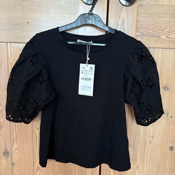 エンブロイダリーコットンレースTシャツ(ZARA)