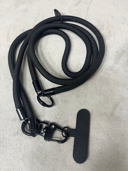1本3役!黒色スマホストラップ長さ調整・組み換え可能手持ち・肩掛け・斜めがけ対応