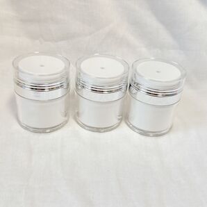 ★●UMETASS 50ml エアレスポンプジャー 化粧水 詰め替え可能 ボトル 旅行用 ポータブル 空のアクリル化粧品ジャー容器