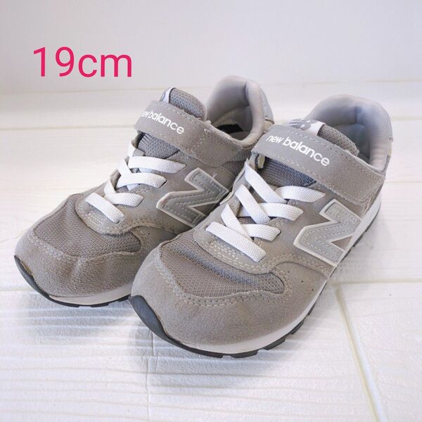 new balance キッズスニーカー 19cm グレー