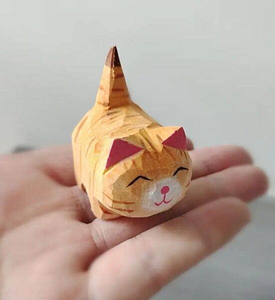 手彫り 木製 ミニチュア フィギュア 猫 茶トラ チャシロ ネコ ねこ 置物 飾り インテリア