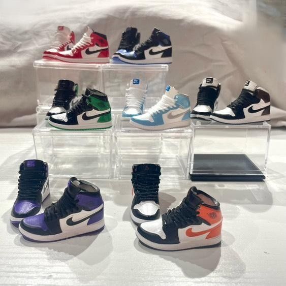 NIKE スニーカー ミニチュア 7足セット ケース付き