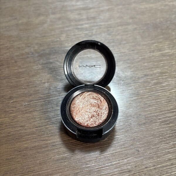 MAC アイシャドウ スイートビート