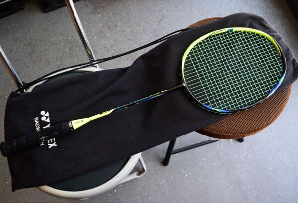♪ YONEX/ヨネックス バドミントンラケット ASTROX77 4UG5 ♪