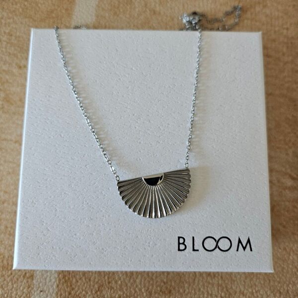 BLOOM 扇形ペンダントステンレス ネックレス 箱無し