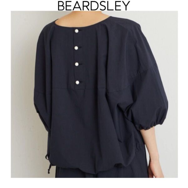 BEARDSLEY 後ろ釦ブラウス ネイビー 半袖 ビアズリー ドルマンスリーブ ボリュームスリーブ 紺 ドローストリング リボン
