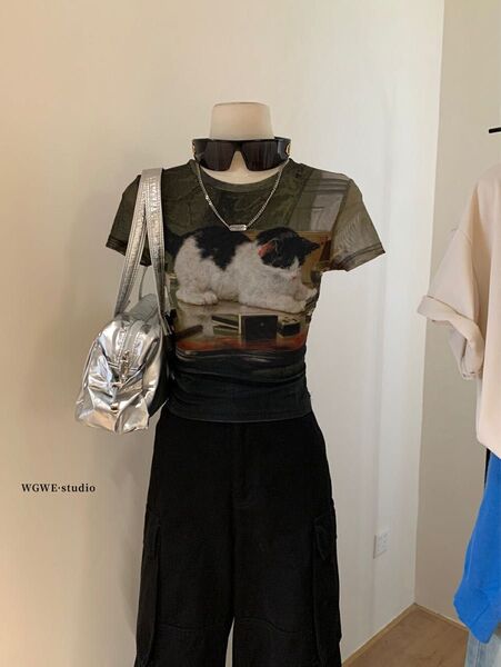 半袖 トップス Tシャツ レディース 猫 猫好き 愛猫 プリント イラスト 短い丈 シースルー 透け感 重ね着 猫柄 かわいい