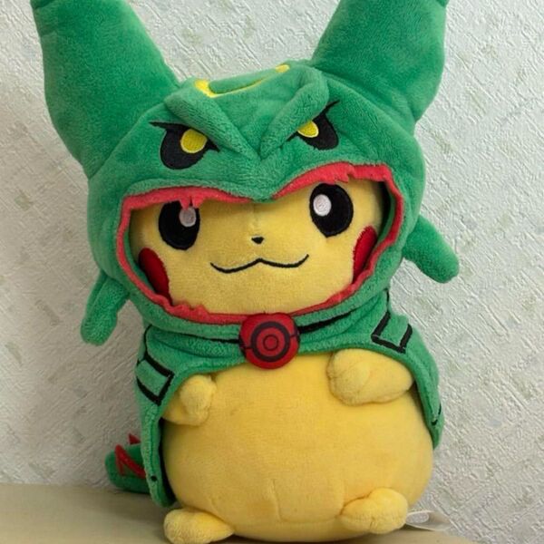 ポケモンセンターオリジナル ぬいぐるみ レックウザポンチョを着たピカチュウ