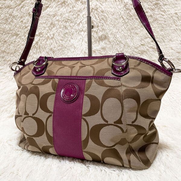 COACH コーチ シグネチャー ショルダーバッグ クロスボディバッグ 肩掛け 斜め掛け ベージュ パープル