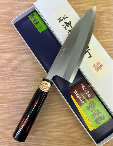 ★新品送料込★ 堺打刃物はがね鍛造出刃包丁180mm黒塗柄 磨き右片刃和包丁裏押し加工 堺の化粧箱入り調理器具 紀州塗
