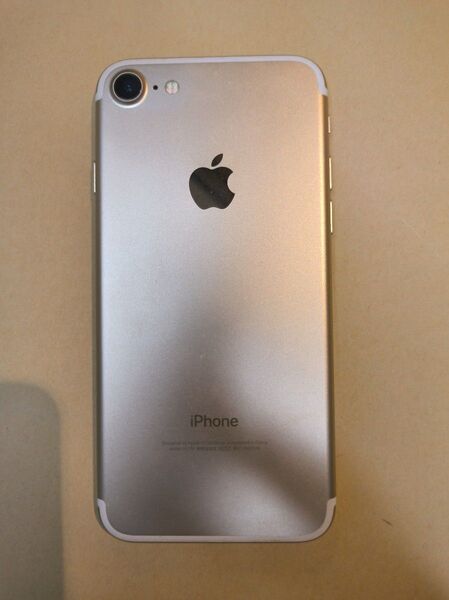 iPhone7 128gb ゴールド SIMフリー バッテリー新品交換済み