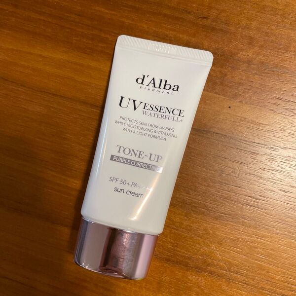 d'Alba UV ESSENCE WATERFULL+ トーンアップ 日焼け止め
