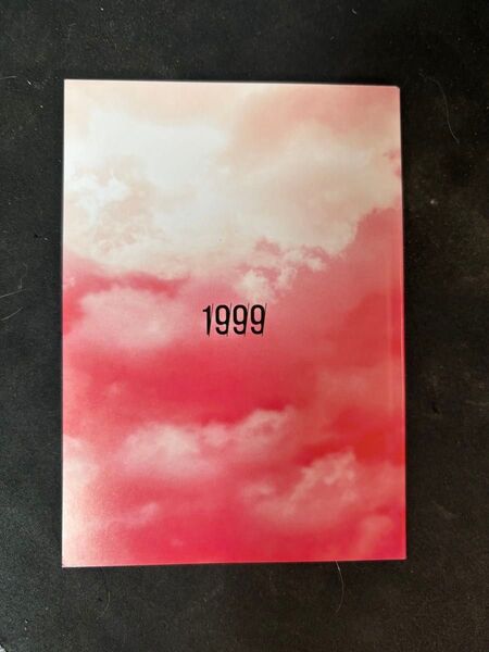 背筋による「1999展 ―存在しないあの日の記憶―」オリジナル書き下ろし短編