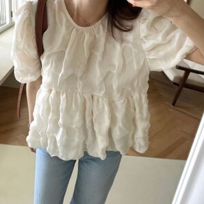 on:nue リンクルボリュームブラウス