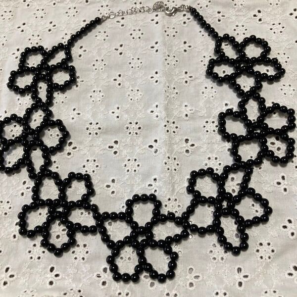 ビーズネックレス 黒 ブラック 花 フラワー ハンドメイド