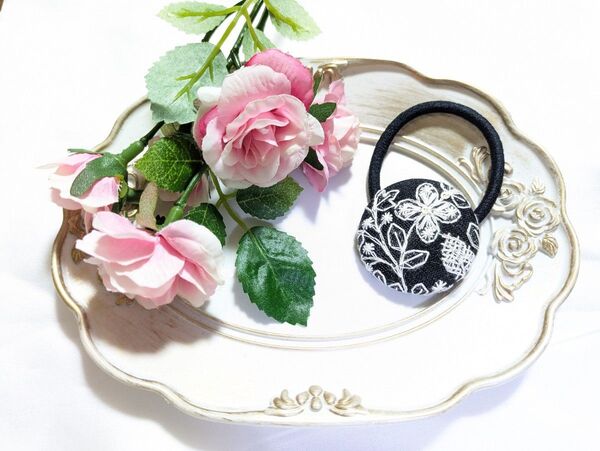 インド刺繍ヘアゴムくるみボタンNo.45
