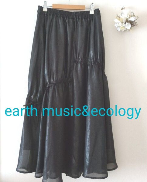 earth music&ecology 光沢のある 黒のロングスカート