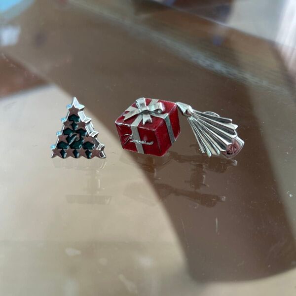 バカラ Baccarat ノエル クリスマスオーナメント付属ピンバッジ 3個セット