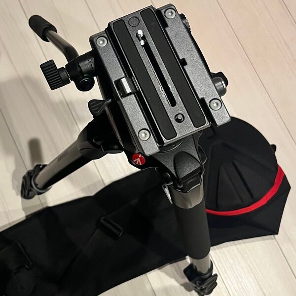 マンフロット ビデオ雲台60mmハーフボールMVH500A+アルミ4段ビデオ三脚75/60mm MVT535AQ+MBAG80N