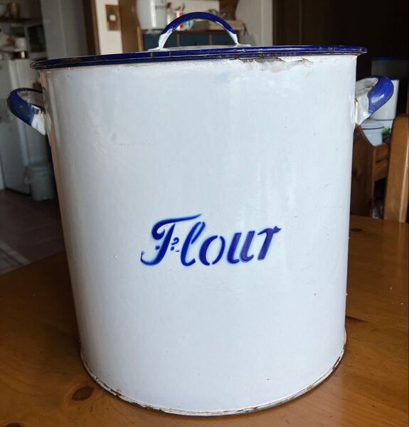 アンティーク ホーロー 容器 Flour 蓋付き キッチン収納