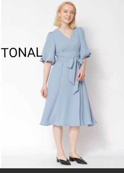 【TONAL】ウエストリボン付き バルーンスリーブ 半袖ワンピース くすみライトブルー カシュクール 訳あり 日本製