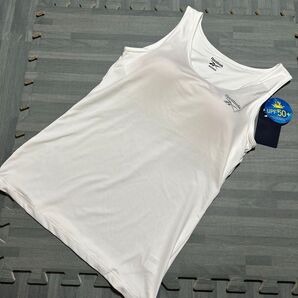 新品 Reebok カップ付き タンクトップ Mサイズ ホワイト 吸水速乾素材 UPF50+