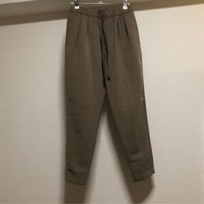 Spick and span スラックス テーパードパンツ グレージュ サラテロ イージーパンツ ウエストゴム タックパンツ