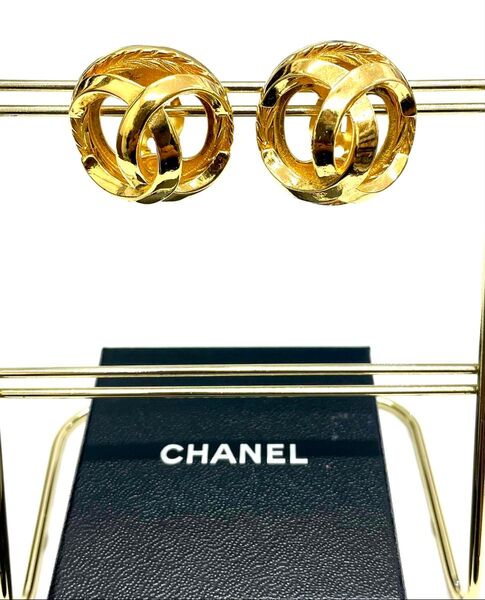 週末限定 CHANELココマークゴールドイヤリング