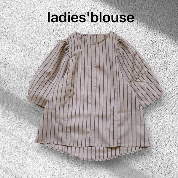 美品*レディースハーフスリーブブラウス ボリュームスリーブ ベージュ系 Lサイズ ベージュ×ブラック(グレー系) トップス