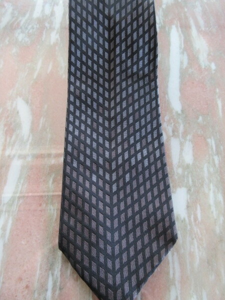 ジャンニヴェルサーチ ネクタイ 平行四辺形の規則的な柄 シックなタイ Versace