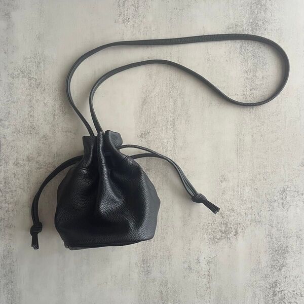 【超美品】巾着型ショルダーバッグ ブラック