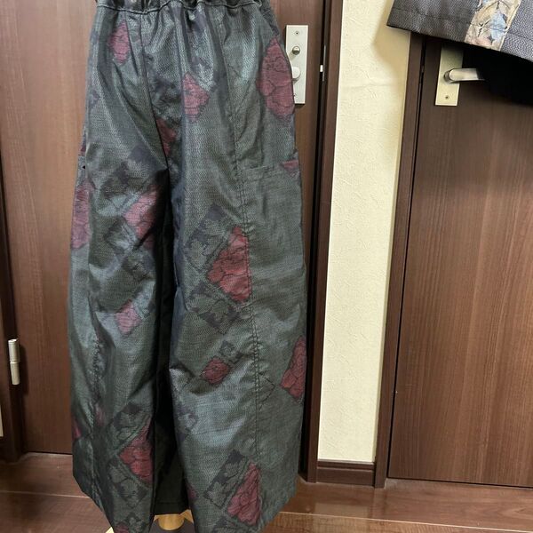 色大島紬リメイクワイドパンツ ウエスト総ゴム 丈85 ゆったりめのM 軽くて涼しい絹 ポケットありタイプ