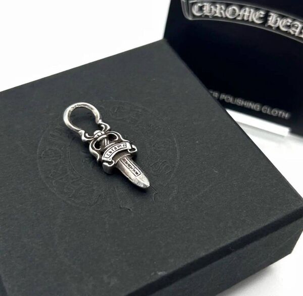 【鑑定済み!美品!大人気!】クロムハーツ ダガージップ チャーム ネックレストップ CHROME HEARTS