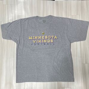 NFL ミネソタ・バイキングス Tシャツ グレー USサイズL身幅約56、着丈約66、ユーズド品洗濯済みです。プリント部分綺麗です