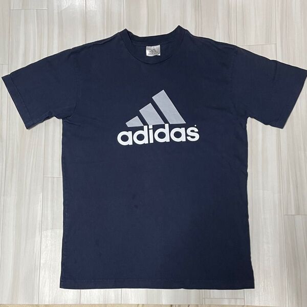 adidasアディダスビッグロゴプリントTシャツUSサイズL身幅約53、着丈約73ユーズド品ホームクリーニング済み。